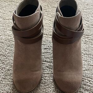 Beautiful DV suede ankle boots